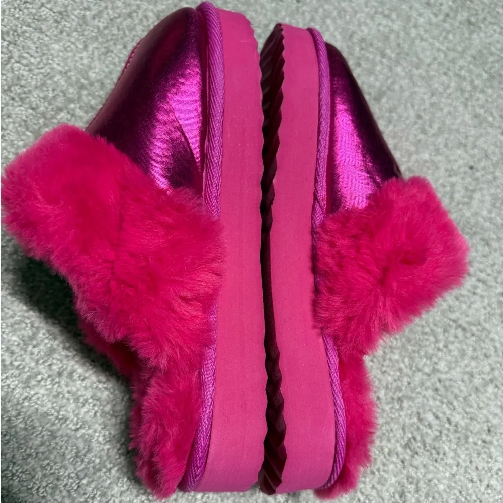 Brand New/Never Worn-Kids Cozy Pink Slippers-Size 2-3